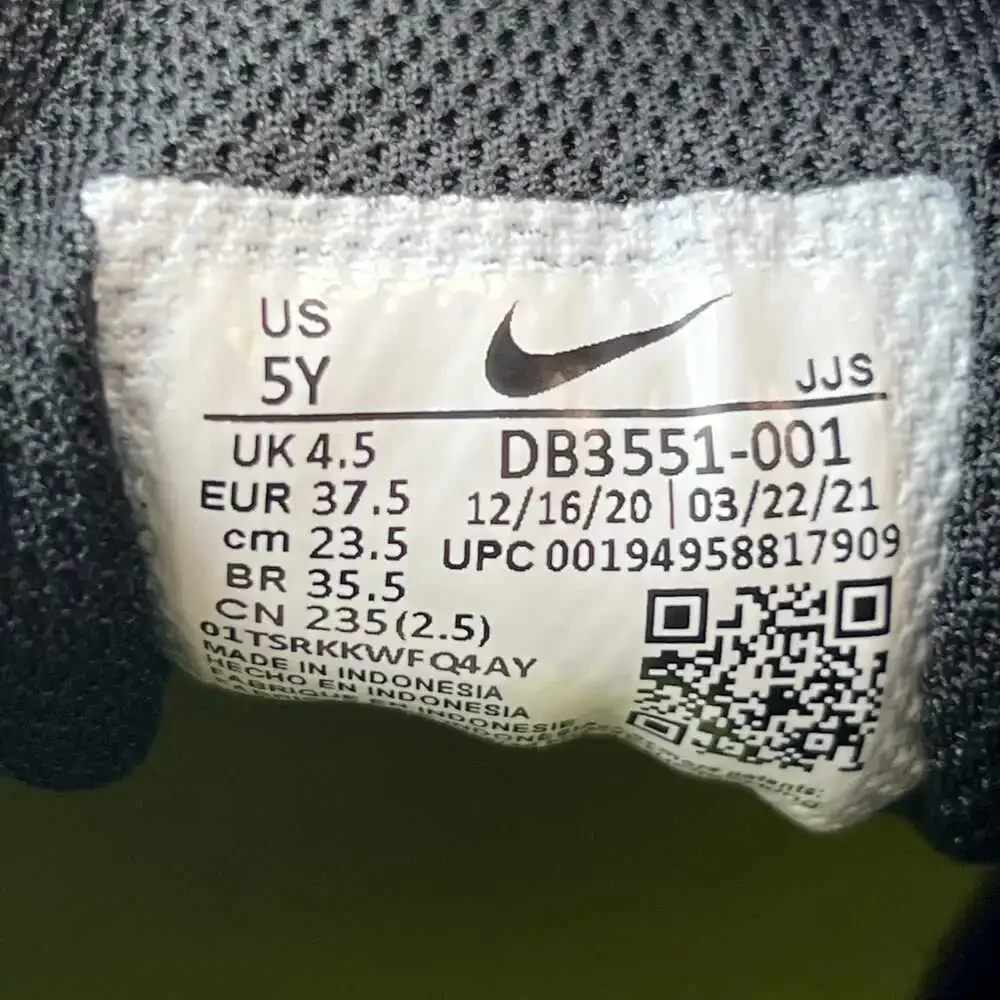 Nike Black Synthetic Athletic Sneakers | Boys Size 5Y